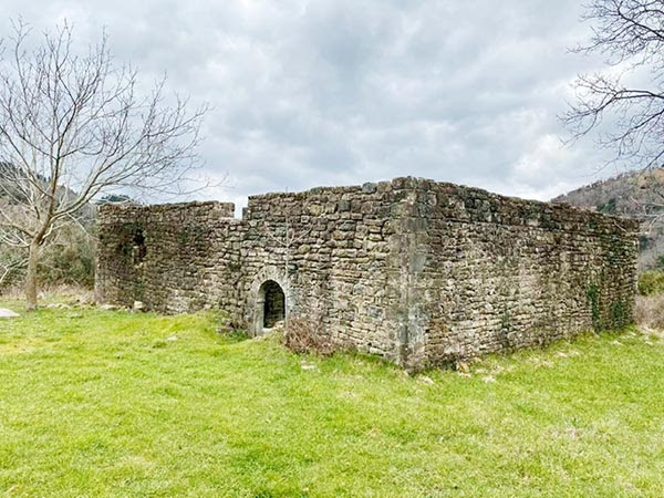 MONASTHRI GENNHSHS KARAISKAKH