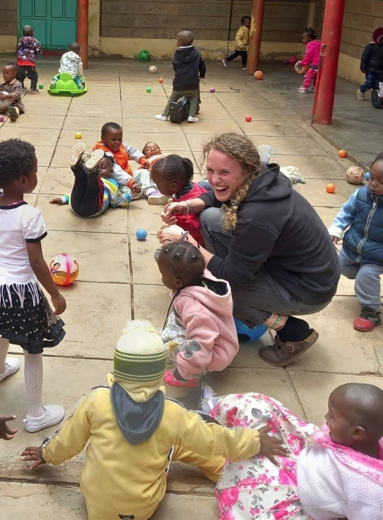 foto di Noemi
                                            attualmente volontaria in
                                            servizio civile universale
                                            in Kenya
