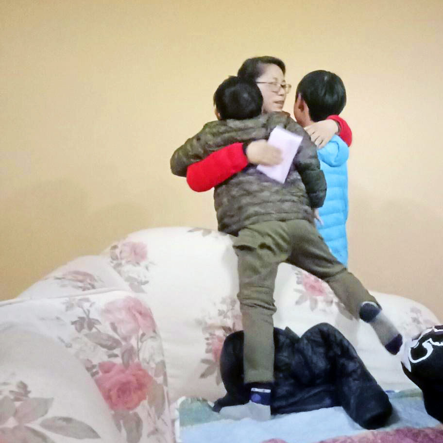 Xu Miaozhuang comforts two of her children after they were evicted.