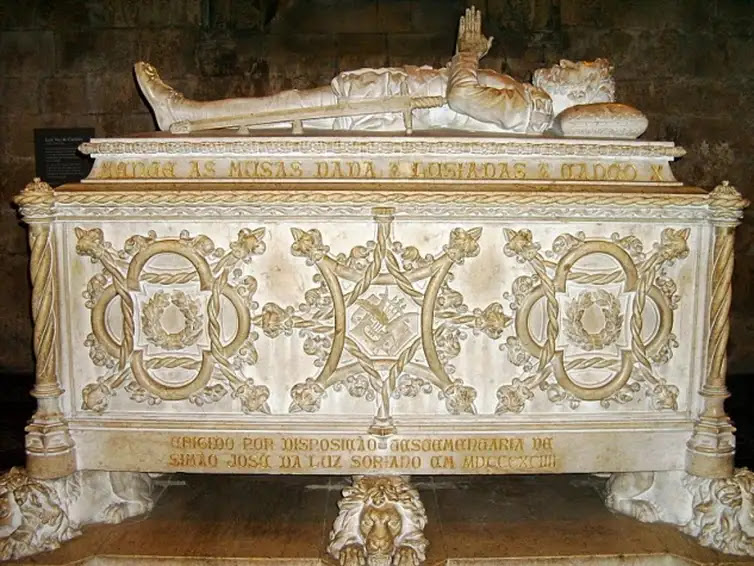 Wikipedia Túmulo de Camões está no Mosteiro dos Jerónimos, em Lisboa
