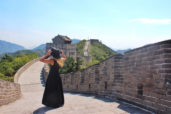 looking with hat great wall