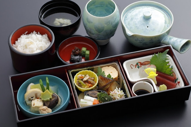 創業100年の仕出し処「二和佐」の朝食