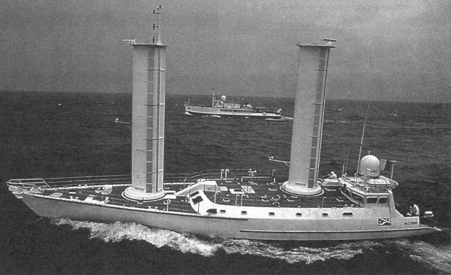 «Алкиона» (фр. Alcyone) - экспедиционное судно Ж.-И. Кусто 1983-1985 годов постройки, оборудованное системой «турбопарус» (с эллипсными роторами), запатентованной фондом Кусто