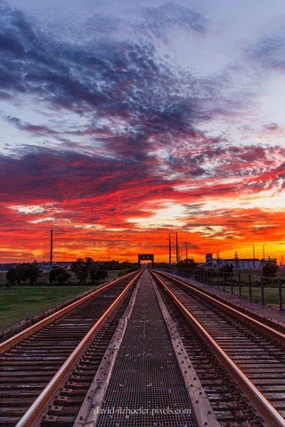 Train-tracks-sky