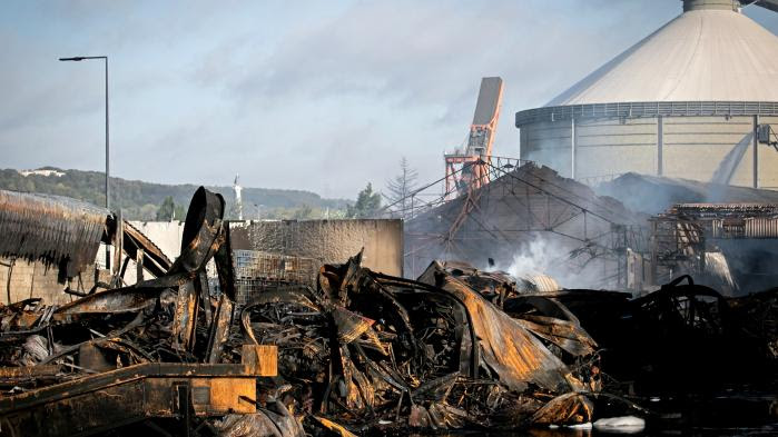 Incendie à Rouen : des soupçons pèsent sur l'usine voisine