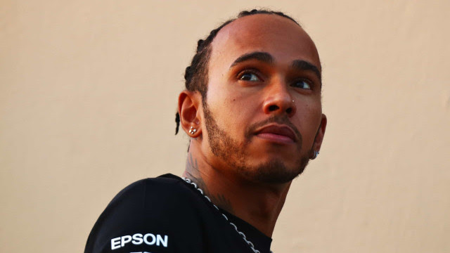 Em crise na F-1, Hamilton diz estar fora da briga pelo título do campeonato