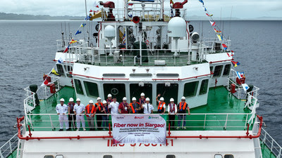 Leaders from PLDT & Smart visiting FiberHome′s Main Lay Vessel "FENGHUA 21" 