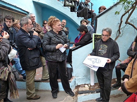 Pilar Massó aún espera que no se derriben las viejas fábricas de la calle Lliria Calle Gutemberg. Foto Mercedes Grau.