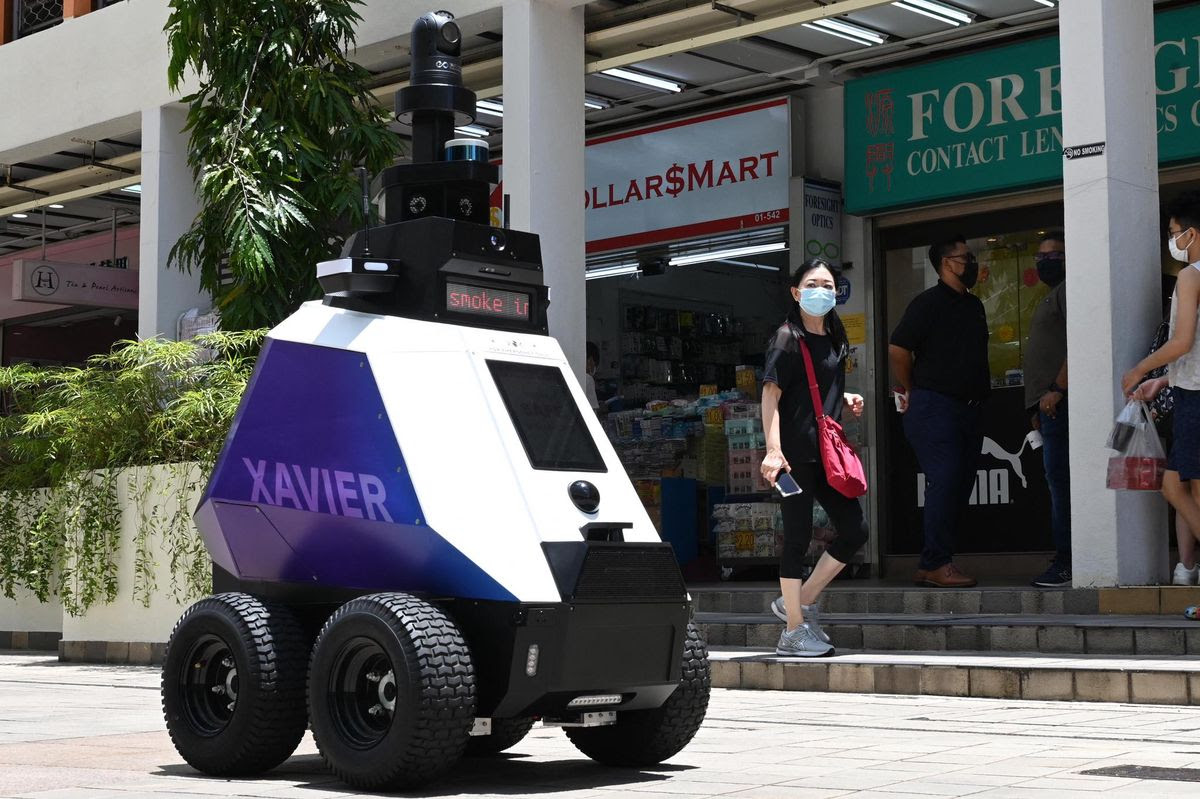Deux robots ont été déployés pour surveiller la résidence et un centre commercial pendant un essai de trois semaines en septembre.