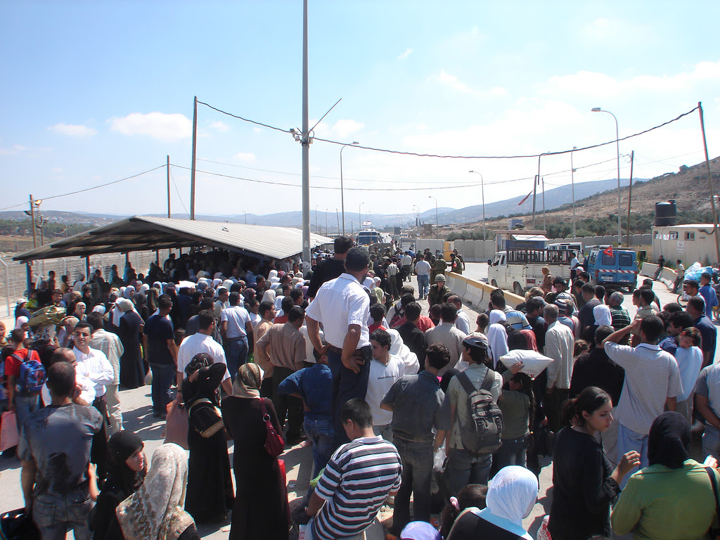 http://upload.wikimedia.org/wikipedia/commons/9/90/Huwwara_Checkpoint_Palestine.jpg