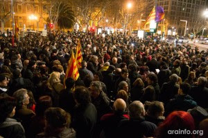 Cerca de 2000 personas en el acto en Zaragoza en apoyo al barrio de Gamonal. Foto: AraInfo