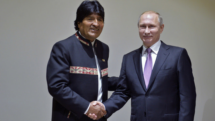 Presidente ruso Vladímir Putin y el mandatario boliviano Evo Morales en el marco del foro de Países Exportadores de Gas