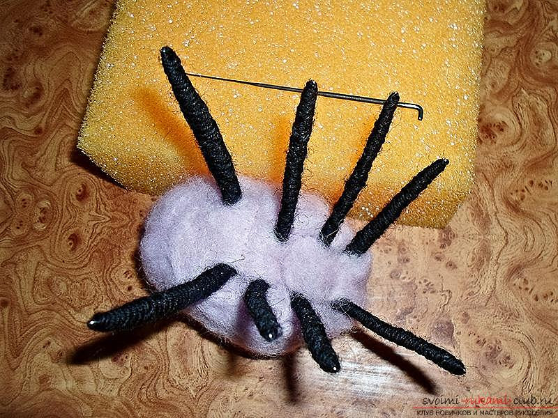 Декоративный венок в виде паутинки и паука своими руками, пошаговая инструкция по изготовлению .. Фото № 21