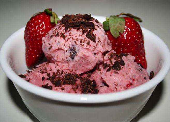 4-Ingredient Strawberry Chocolate Swirl Ice Cream 
