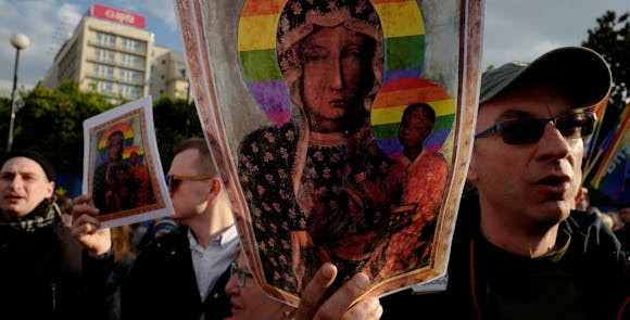 DROITS DES PERSONNES LGBTI+ : TROIS MILITANTES DANS LE VISEUR DES AUTORITÉS EN POLOGNE