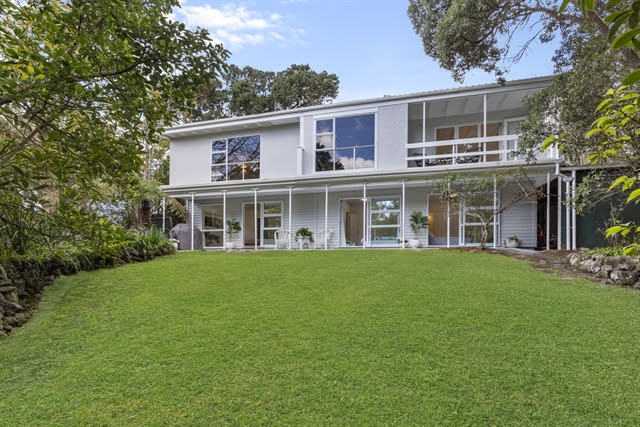 64_Temple_Street,_Meadowbank,_Auckland.jpg