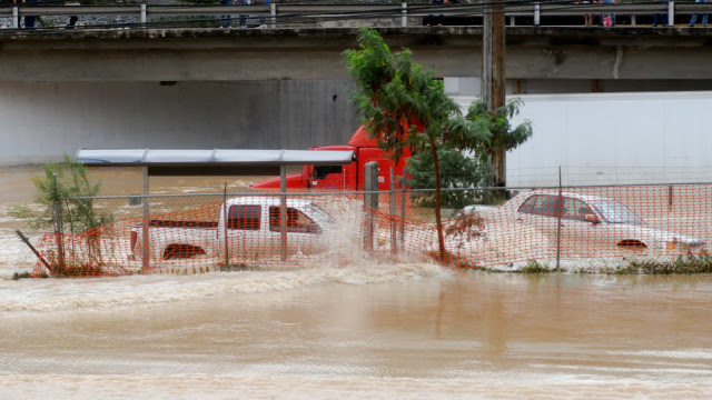 Ciclone extratropical causa deslizamentos e derruba estruturas em Santa Catarina
