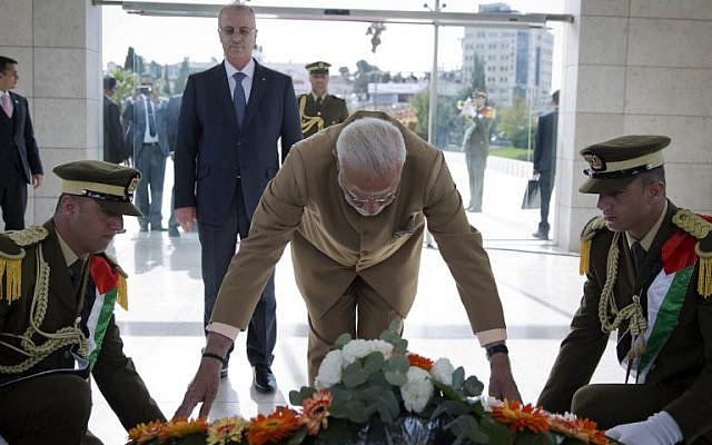 Modi Rámalláhba látogatott,