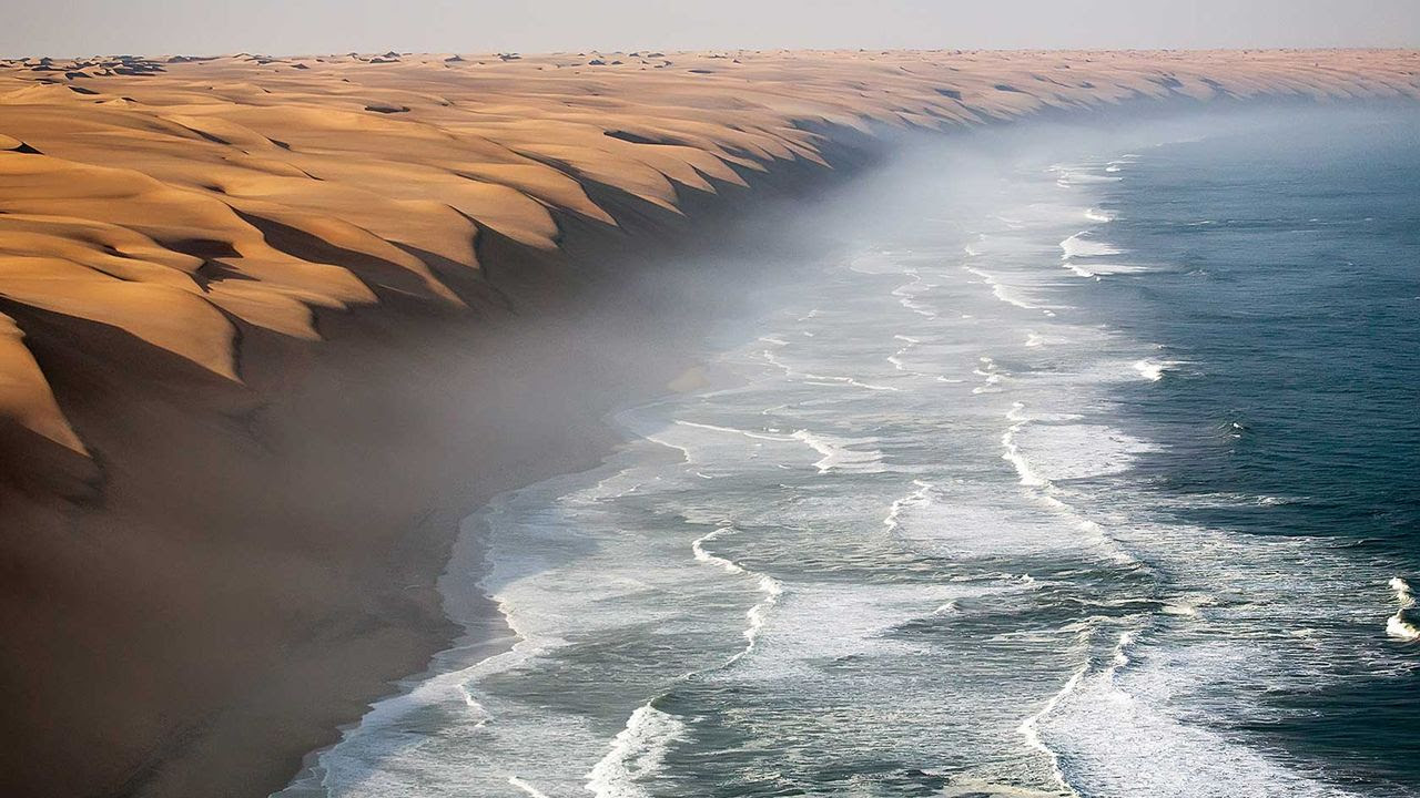 Nơi sa mạc Namib gặp biển Atlantic