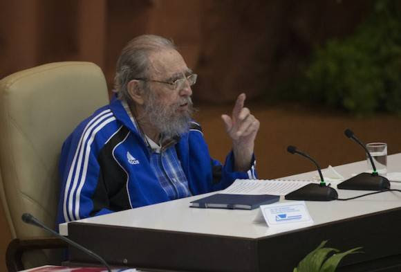 Fidel Castro en la clausura del VII Congreso del Partido Comunista Cuba. Foto: Ismael Francisco/ Cubadebate