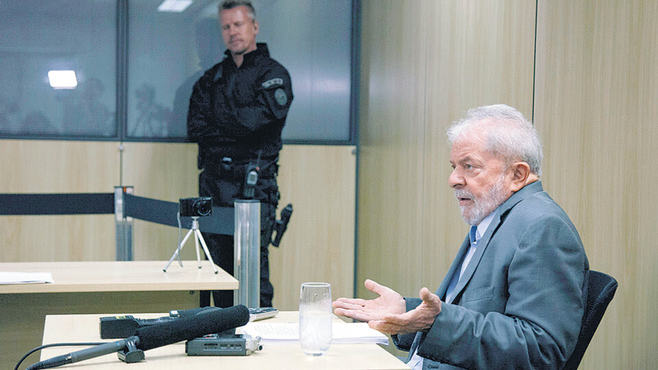 Lula, detenido en Curitiba, recibió el aliento del Papa a través de una carta.
