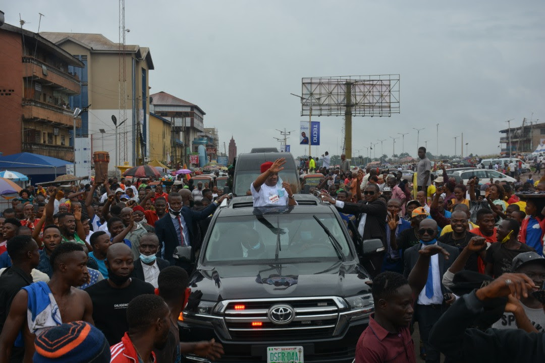 Orji Uzor Kalu receives rousing welcome in Abia as he returns home months after he was released from prison (photos)