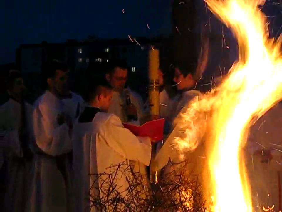 Liturgia Światła - Poświęcenie ognia i procesja - YouTube