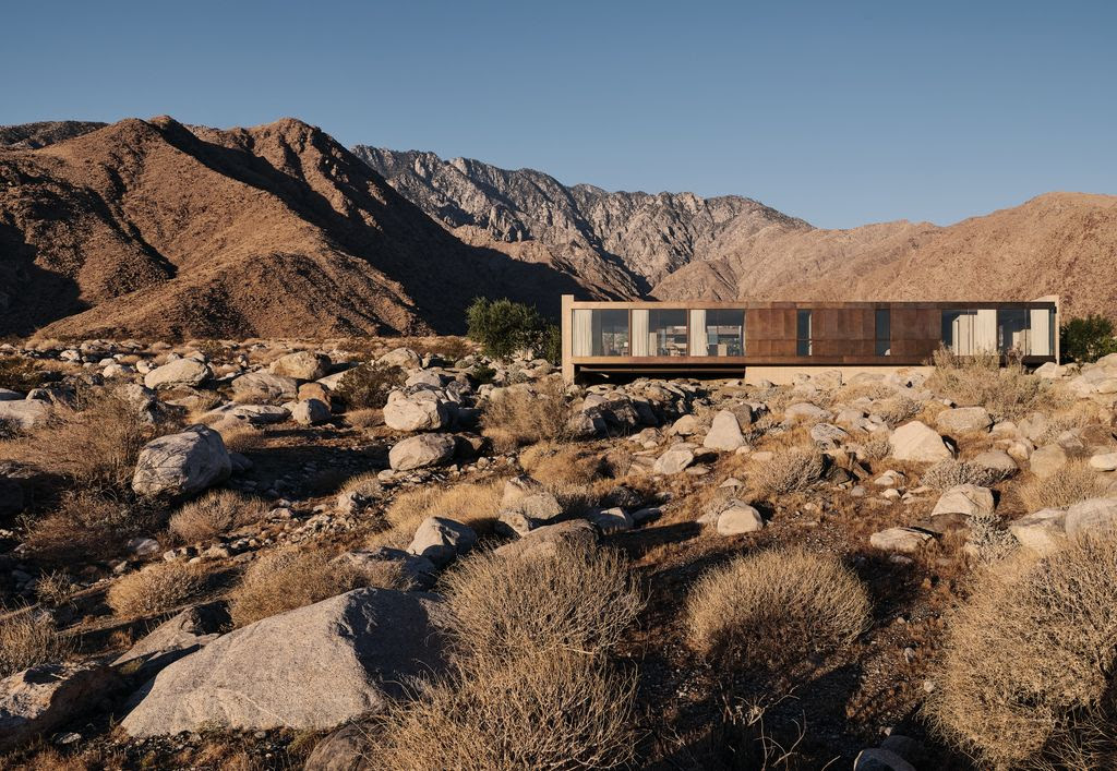 Palm Springs house makes the perfect 21st-century retreat