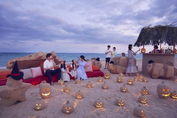 【リゾナーレ小浜島】「南の島のビーチハロウィン」を開催～白砂のマスカレードマスクで仮装してサンドアートラウンジで過ごす～