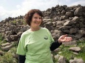 Laurie Rimon with the coin. Photo: Samuel Magal, courtesy of the Israel Antiquities Authority.