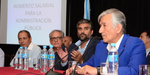 Salariazo puntano: Rodriguez Saa confirmó subas de entre el 38 y el 61% para estatales Salariazo puntano: Rodriguez Saa confirmó subas de entre el 38 y el 61% para estatales