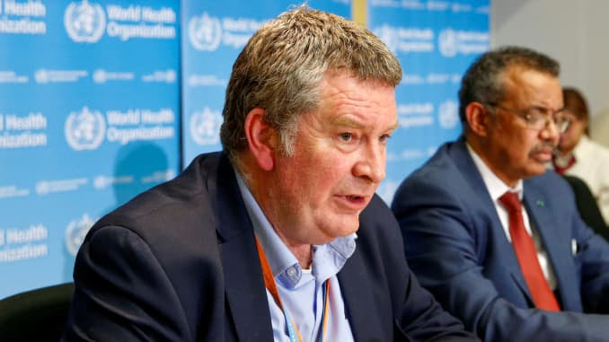 O Diretor Executivo do programa de emergências da Organização Mundial da Saúde (OMS), Mike Ryan, fala em uma entrevista coletiva sobre o novo coronavírus (2019-nCoV) em Genebra, Suíça, em 6 de fevereiro de 2020.
