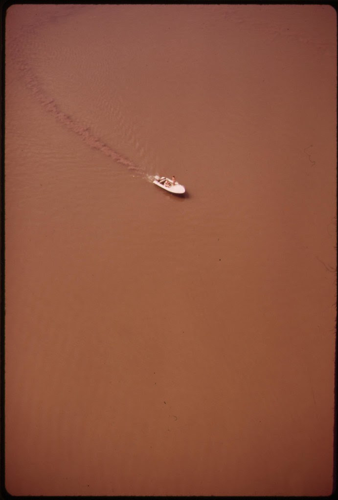 Small Powerboat On Potomac River Above Mt. Vernon Churns Up Silt, April 1973 | by The U.S. National Archives