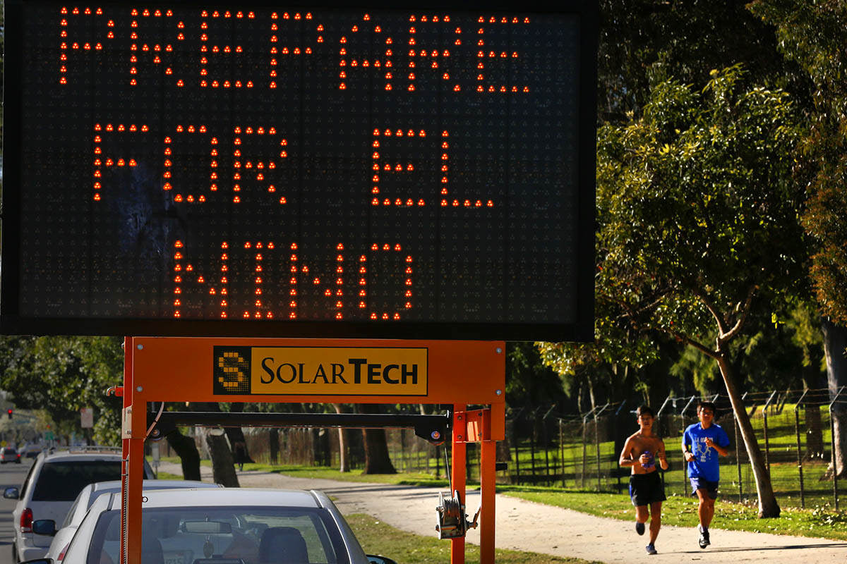 A sign warning people to in California to prepare for El Nino