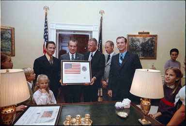 nixon  apollo 15 gift giving.png