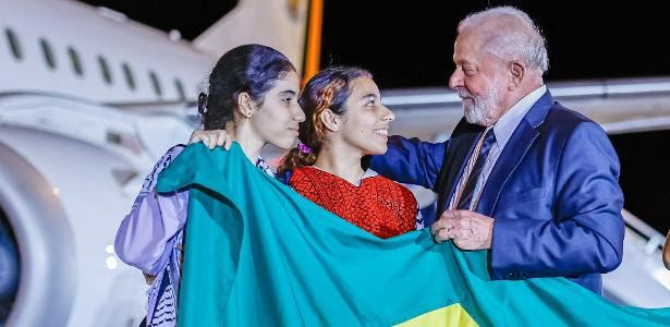 O presidente Lula recebeu brasileiros vindos da Faixa de Gaza 
