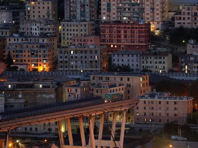Il ponte Morandi crollato a Genova (Reuters)