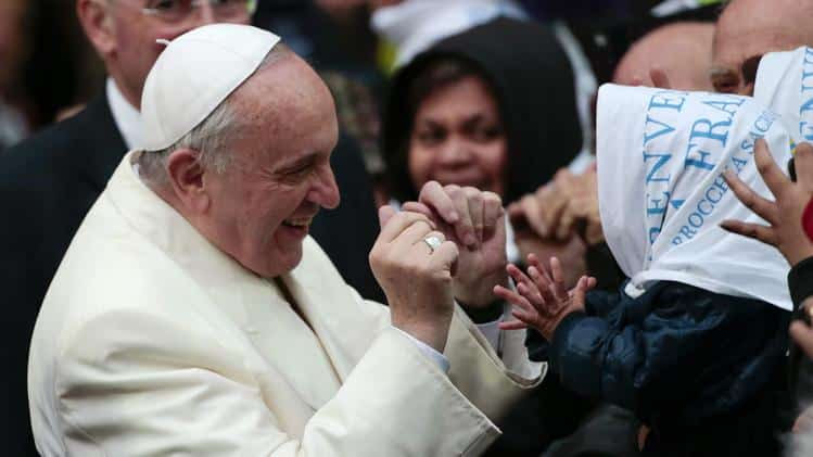 pope francis with baby gesturing