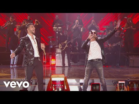 Maluma - Felices los 4 (Premios Juventud 2017) ft.