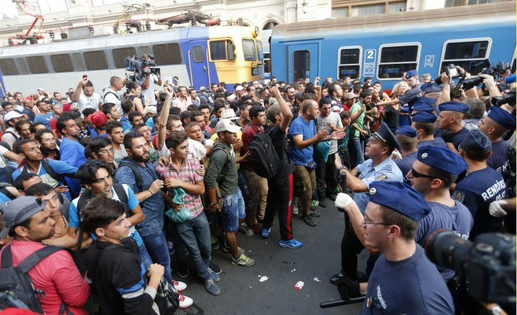 migrant-crisis-germany-hungary-train.jpg