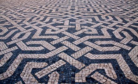 Resultado de imagem para calçada portuguesa
