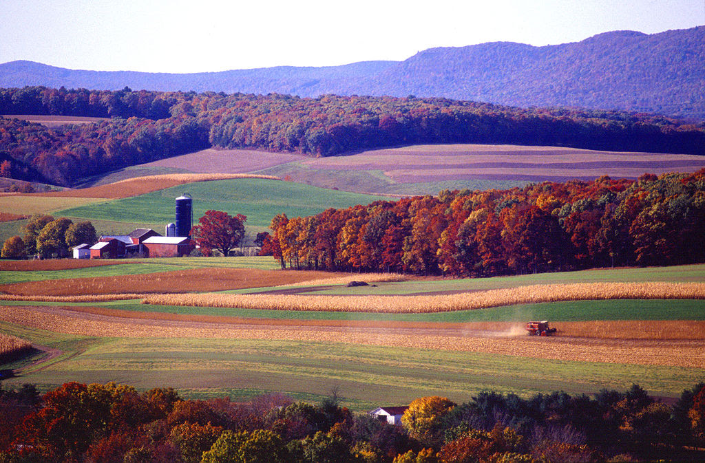 http://upload.wikimedia.org/wikipedia/commons/thumb/a/a2/Farming_near_Klingerstown%2C_Pennsylvania.jpg/1024px-Farming_near_Klingerstown%2C_Pennsylvania.jpg