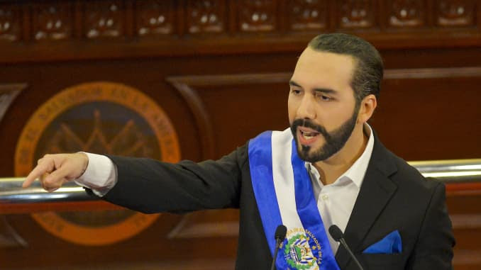 Nayib Bukele, presidente de El Salvador, discursa no Congresso no prédio da Assembleia Legislativa em San Salvador, El Salvador, na terça-feira, 1º de junho de 2021. Fotógrafo: Camilo Freedman / Bloomberg via Getty Images