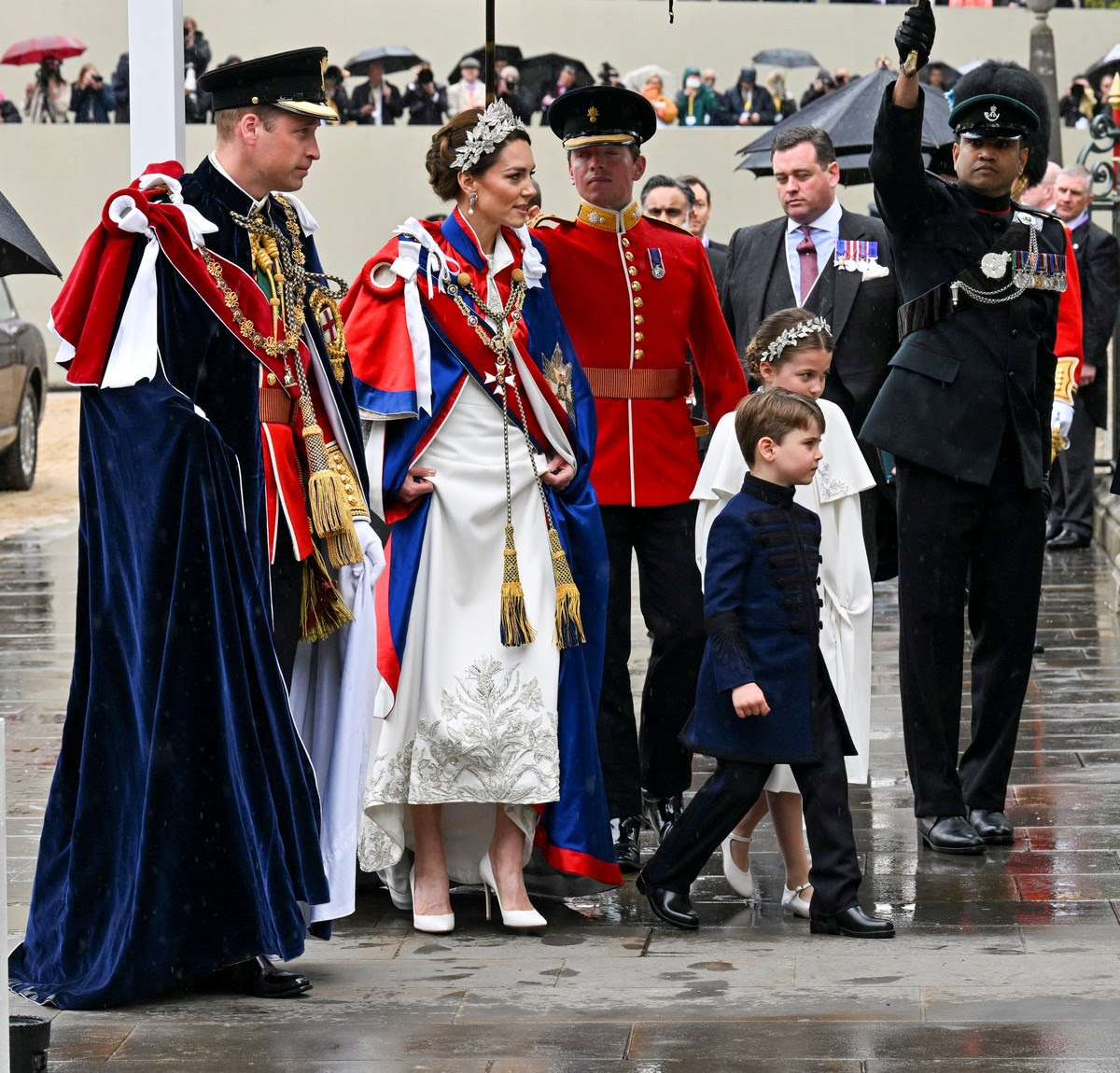 Hoàng tử và Công nương xứ Wales đến dự lễ đăng quang của Vua Charles và Hoàng hậu Camilla.  Andy Stenning/Pool qua REUTERS
