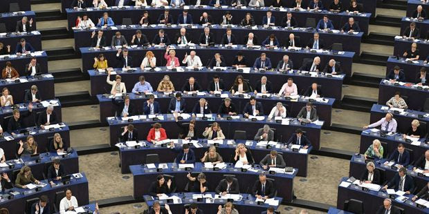 Les députés européens qualifient la Hongrie de « régime hybride », loin des standards démocratiques Les députés européens qualifient la Hongrie de « régime hybride », loin des standards démocratiques