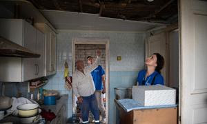 Осмотр жилого дома в Херсонской области, куда попала ракета.
