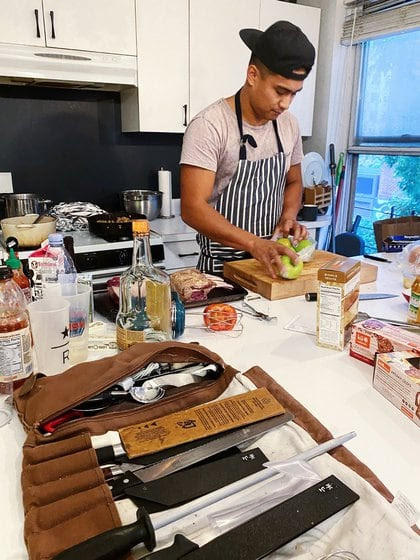 “Cocinar es uno de los actos de servicio más personales que se le puede dar a alguien, compartir con alguien”, dijo Jordan Andino creador de Flip Sigi