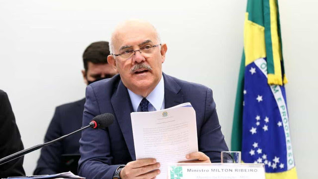 AGU diz que Milton Ribeiro fez citação indevida a Bolsonaro em áudio com pastores