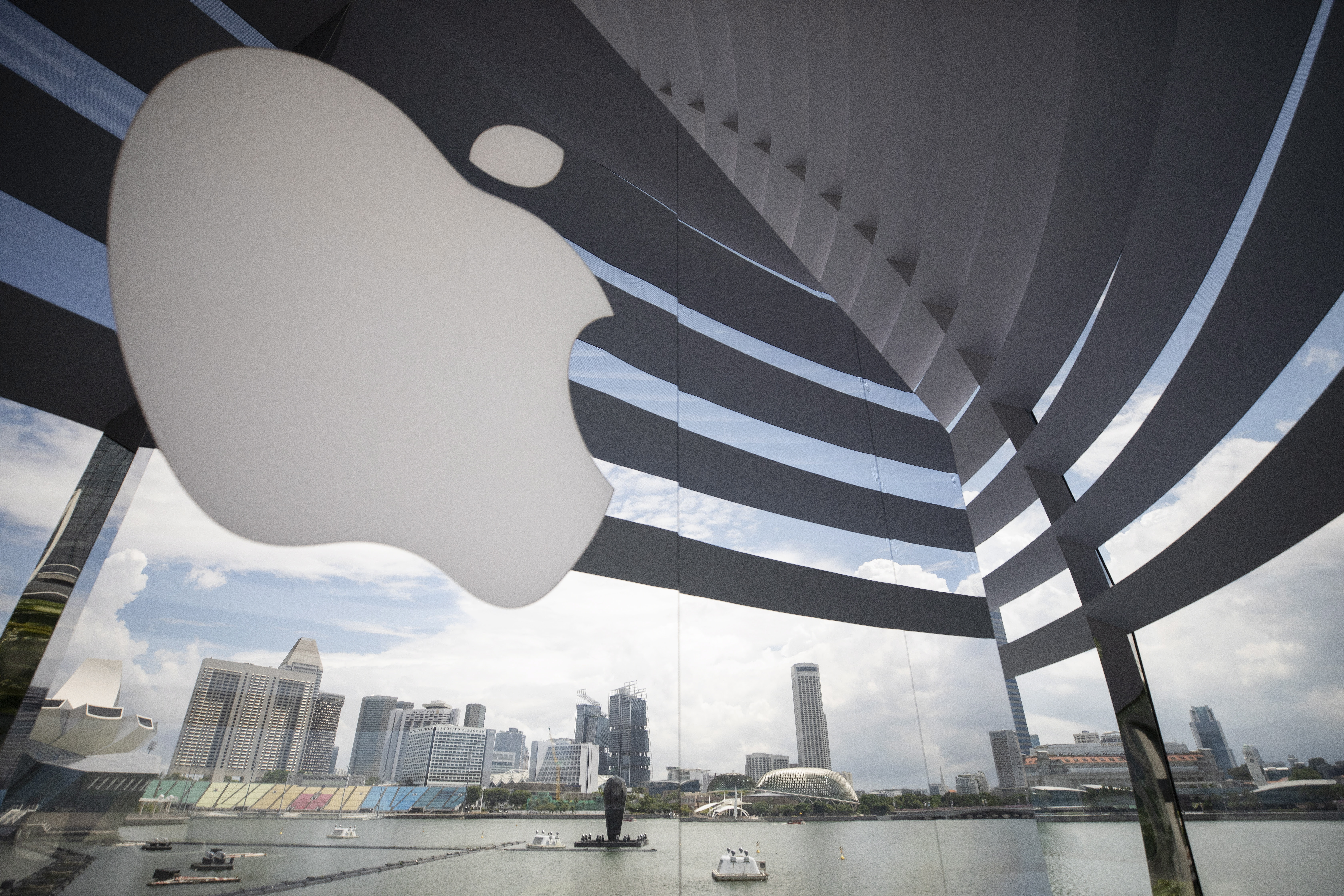 Apple sigue siendo la empresa más valiosa del mundo. (EFE)