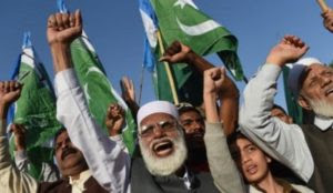 Islamic Republic of Pakistan: Muslim mob destroys a Catholic church